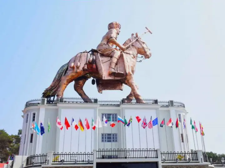 Marjing Polo Statue
